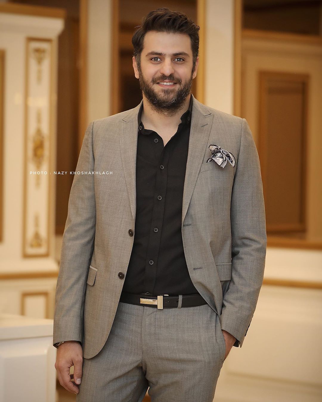 تیپ کت و شلواری مجری دوست داشتنی