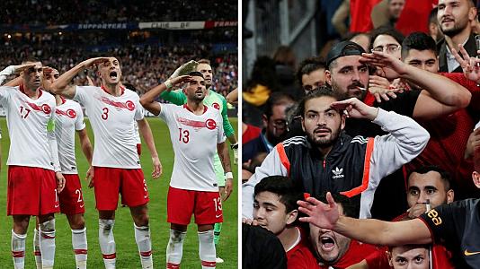 تکرار سلام نظامی جنجال‌برانگیز فوتبالیست‌های ترک+عکس