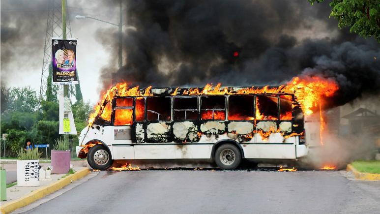 درگیری شدید پلیس و قاچاقچیان بر سر فرزند ال چاپو+عکس