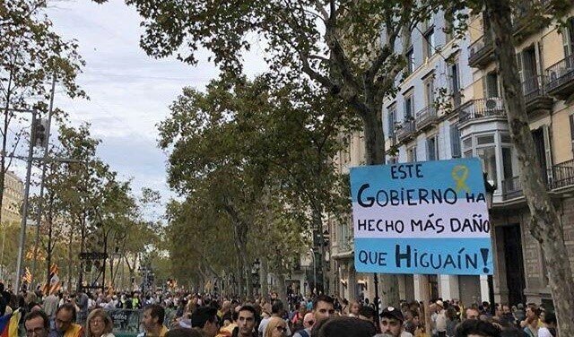 بنر عجیب علیه مهاجم آرژانتینی+عکس