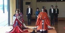 امپراتور جدید ژاپن رسماً تاجگذاری کرد+فیلم و عکس