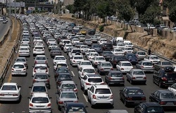 ترافیک سنگین در آزادراه قزوین_کرج_تهران/ بارش باران در محور‌های مواصلاتی ۴ استان کشور