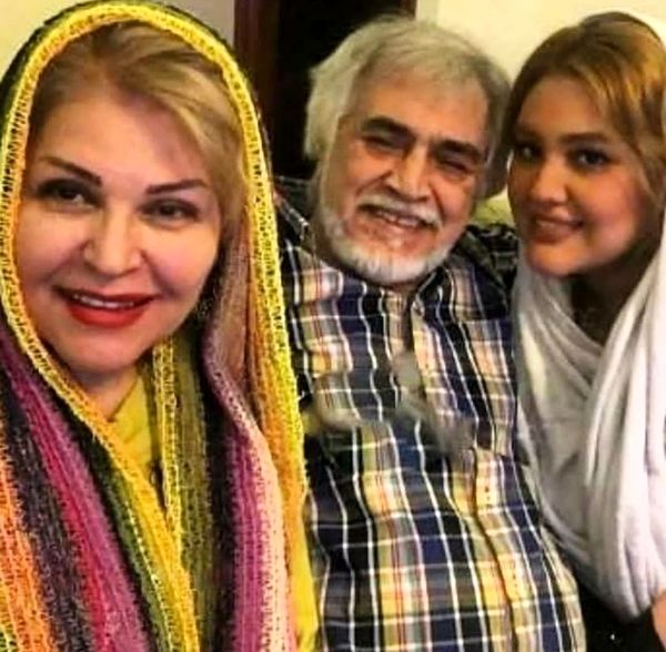 سلفی اکرم محمدی با همسر و دخترش+عکس