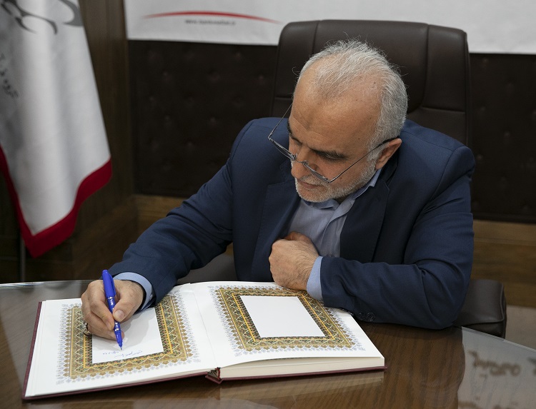 وزیر اقتصاد: بانک ملت همیشه در حوزه ریسک، پیشتاز نظام بانکی کشور بوده است وزیر اقتصاد: بانک ملت همیشه در حوزه ریسک، پیشتاز نظام بانکی کشور بوده است