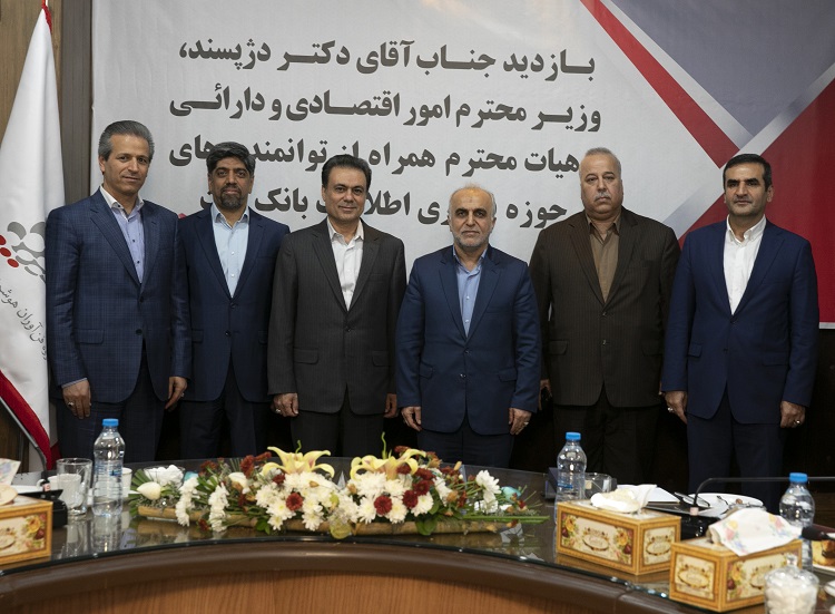 وزیر اقتصاد: بانک ملت همیشه در حوزه ریسک، پیشتاز نظام بانکی کشور بوده است وزیر اقتصاد: بانک ملت همیشه در حوزه ریسک، پیشتاز نظام بانکی کشور بوده است