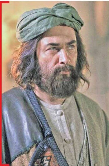 تصویر | نمای بسته از گریم پارسا پیروزفر در نقش مولانا تصویر | نمای بسته از گریم پارسا پیروزفر در نقش مولانا