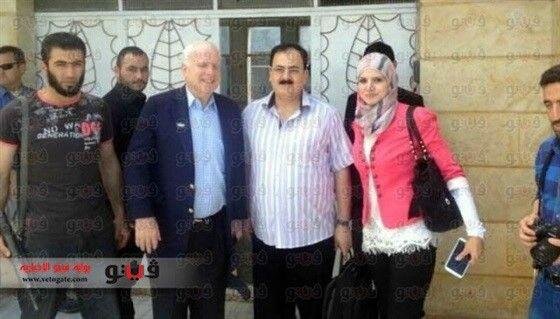 تصاویری از مک کین در کنار سران داعش منتشر شده است/عکس تصاویری از مک کین در کنار سران داعش منتشر شده است/عکس