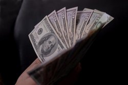«کاسبان تحریم» اجازه نمی‌دهند دلار روند کاهشی خود را ادامه دهد