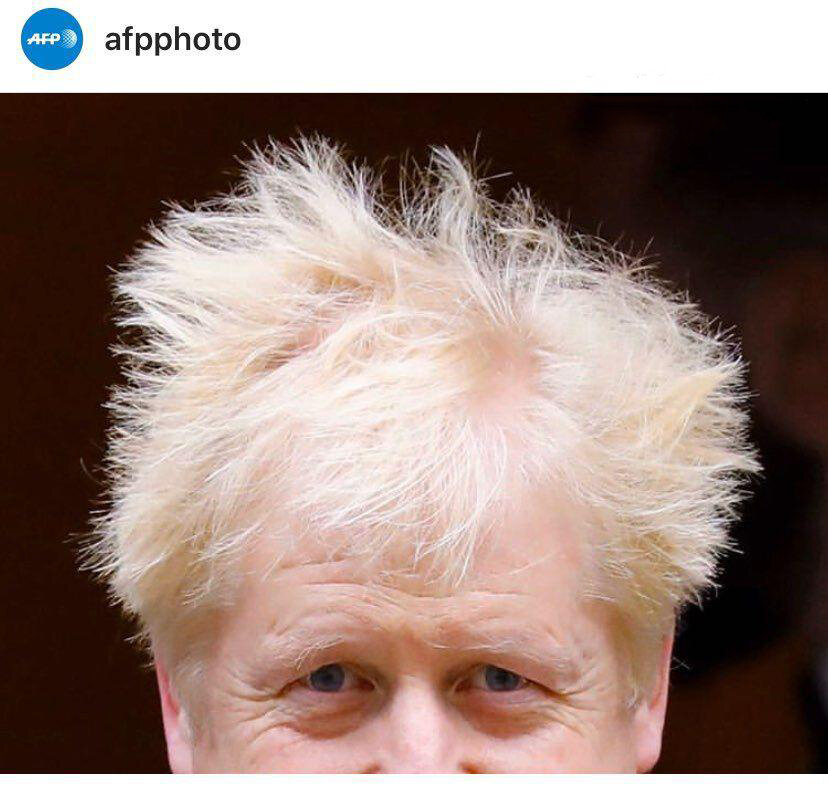 عکس | قیافه عجیب بوریس جانسون هنگام خروج از خانه شماره ١٠