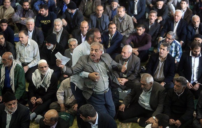 توضیحات کاظم صدیقی درباره ماجرای اعتراض در خطبههای نماز جمعه توسط یکی از نمازگزاران توضیحات کاظم صدیقی درباره ماجرای اعتراض در خطبههای نماز جمعه توسط یکی از نمازگزاران