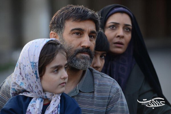 عکس | محسن تنابنده در نقش قاتلی سریالی در کنار ساره بیات