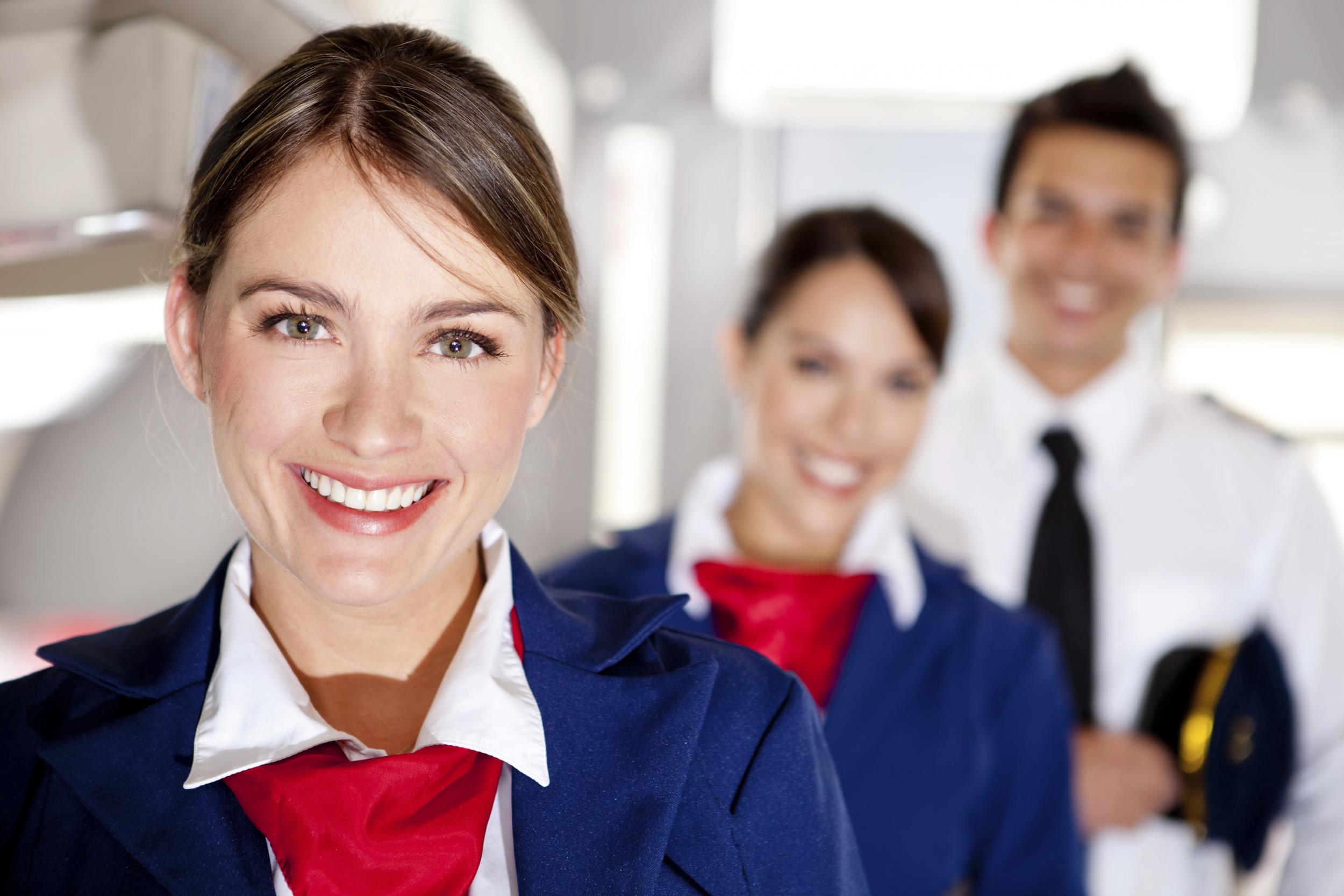 ۱۳ نکته که درباره مهمانداران هواپیما نمی‌دانید!