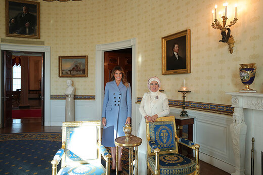 لباس ۳۵ میلیونی ملانیا ترامپ در دیدار با همسر اردوغان+عکس لباس ۳۵ میلیونی ملانیا ترامپ در دیدار با همسر اردوغان+عکس