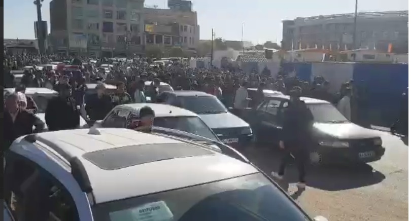 اعتراض به افزایش قیمت بنزین در برخی شهرهای ایران+عکس
