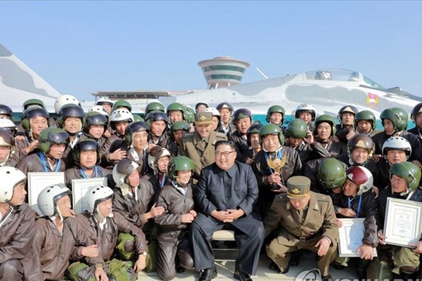 رهبر کره شمالی از خلبانان این کشور خواست آماده نبرد با دشمنان باشند