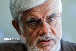 نامه عارف به لاریجانی برای برگزاری جلسه‌ای با حضور روحانی و رئیسی درباره بنزین