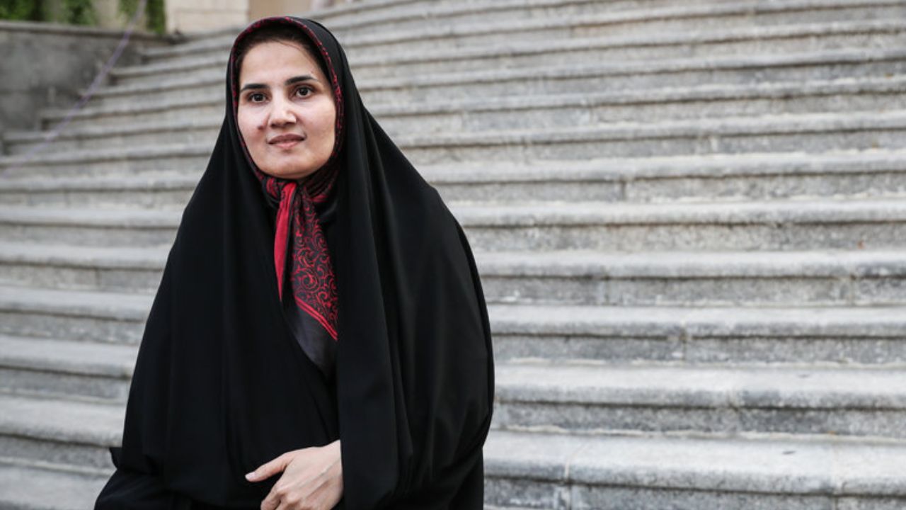 پوشش متفاوت لعیا جنیدی، معاون روحانی در دیدار با نخست‌وزیر ژاپن+عکس