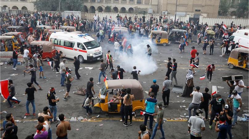 اعتراضهای خونین در عراق| شمار کشتهشدگان به ۲۷ نفر رسید| هزاران نفر نفر زخمی شدند+عکس اعتراضهای خونین در عراق| شمار کشتهشدگان به ۲۷ نفر رسید| هزاران نفر نفر زخمی شدند+عکس