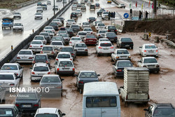 بارش باران در محورهای ۸ استان /وضعیت ترافیکی راه‌های کشور