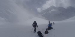 گروه کوهنوردی در کوهستان‌های رشت گم شدند