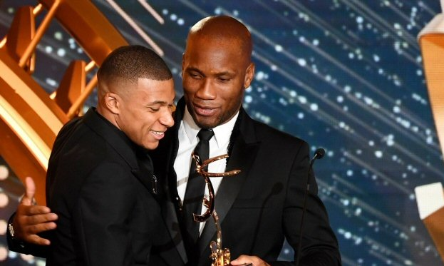 دلیل اصرار دروگبا برای عکس سلفی با امباپه+عکس دلیل اصرار دروگبا برای عکس سلفی با امباپه+عکس