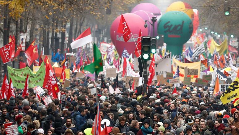 اعتصاب و تظاهرات گسترده مخالفان اصلاح نظام بازنشستگی در فرانسه