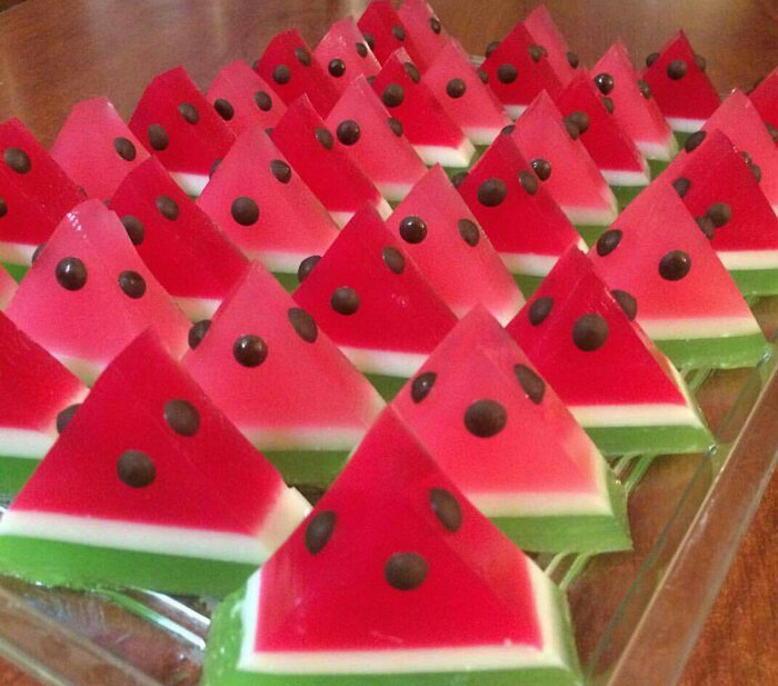 طرز تهیه انواع ژله هندوانهای برای شب یلدا طرز تهیه انواع ژله هندوانهای برای شب یلدا