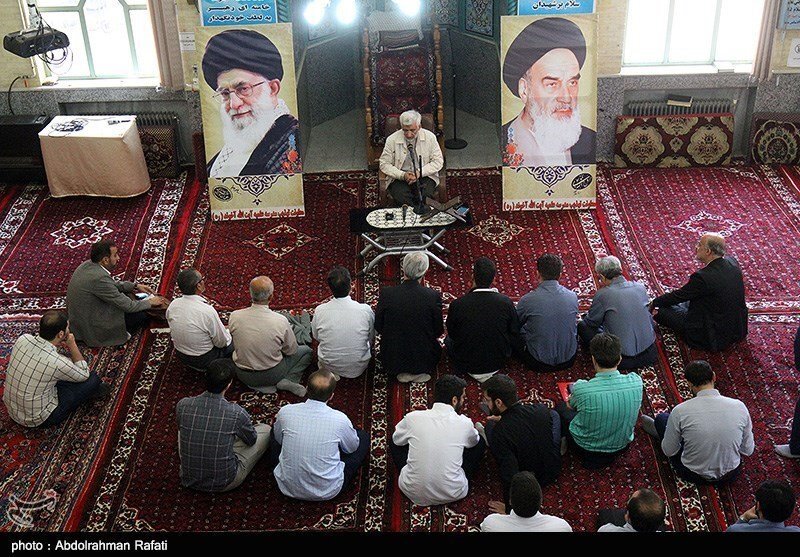 تصویری جالب از سخنرانی سعید جلیلی برای صندلی‌های خالی