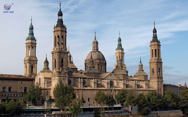 مناطق دیدنی و مناسب‎ترین زمان برای سفر به بالی، فرانسه و اسپانیا