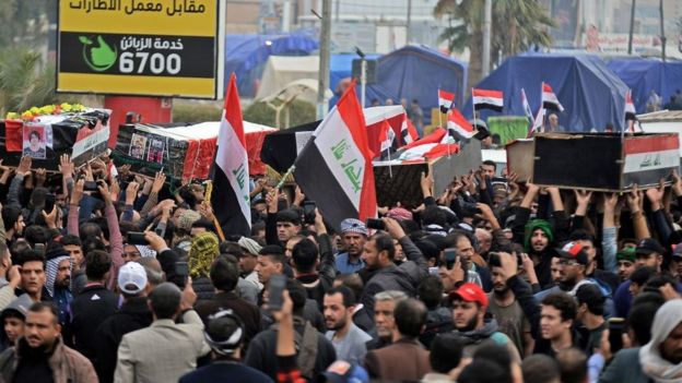 دولت عراق مقابل معترضان کوتاه آمد| هشدار آیتالله سیستانی و استعفای نخستوزیر دولت عراق مقابل معترضان کوتاه آمد| هشدار آیتالله سیستانی و استعفای نخستوزیر