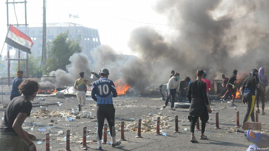 دولت عراق مقابل معترضان کوتاه آمد| هشدار آیتالله سیستانی و استعفای نخستوزیر دولت عراق مقابل معترضان کوتاه آمد| هشدار آیتالله سیستانی و استعفای نخستوزیر