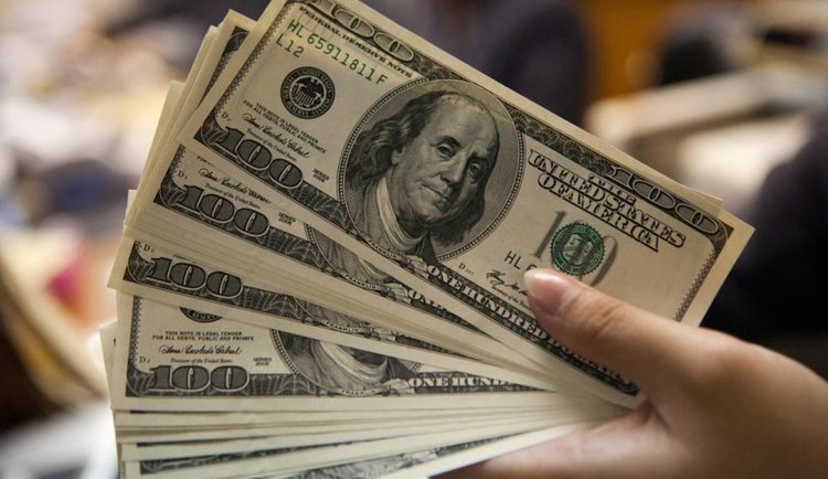 قرار گرفتن دلار بالای مرز مقاومتی