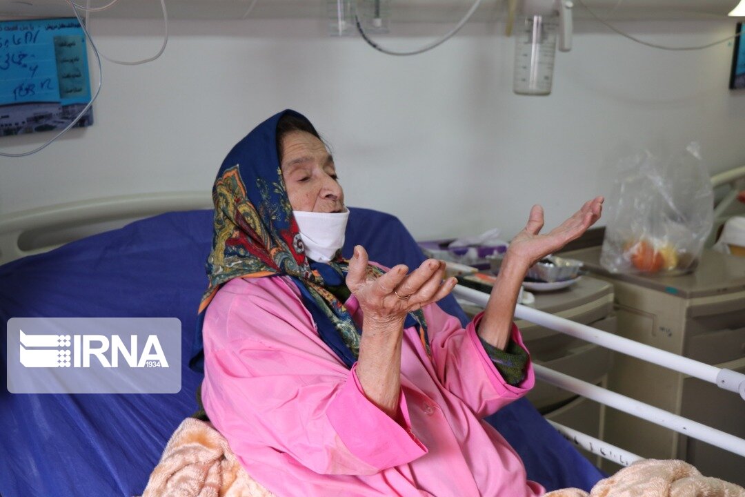 پیرزن ۹۱ ساله روستایی بابل کرونا را شکست داد/عکس