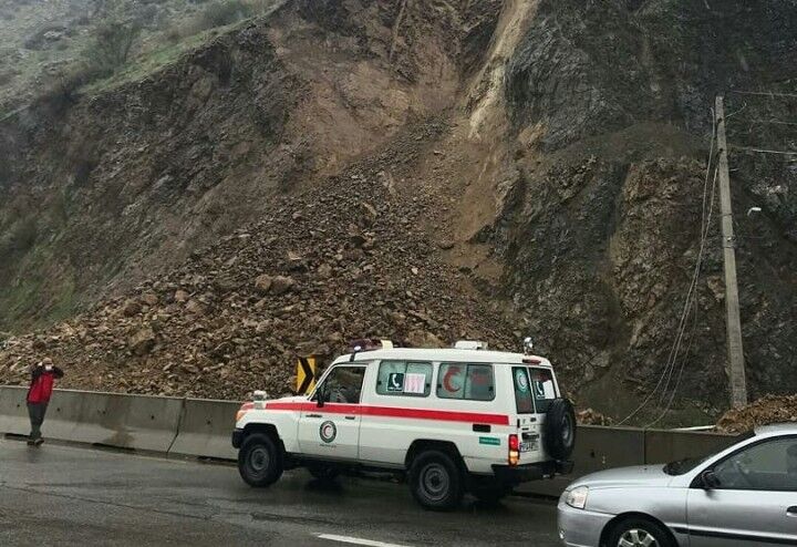 عکس| ریزش کوه در رودبار قصران ۳ مصدوم برجا گذاشت