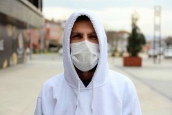 یک فرد مبتلا به کرونا چند نفر را آلوده می کند؟