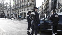 فرانسه حالت فوق العاده اعلام کرد: 6 ماه حبس و 3700 یورو جریمه، اگر از خانه بیرون بیاید