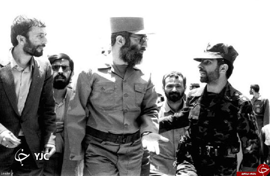 تصویری کمتر دیده شده از فرمانده بی نظیر دوران جنگ تحمیلی در کنار رهبر انقلاب