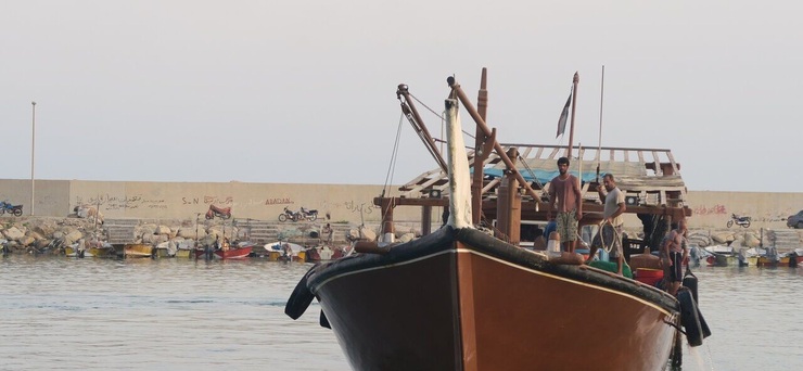 نجات لنج صیادی با ۱۸ سرنشین در سواحل کنارک