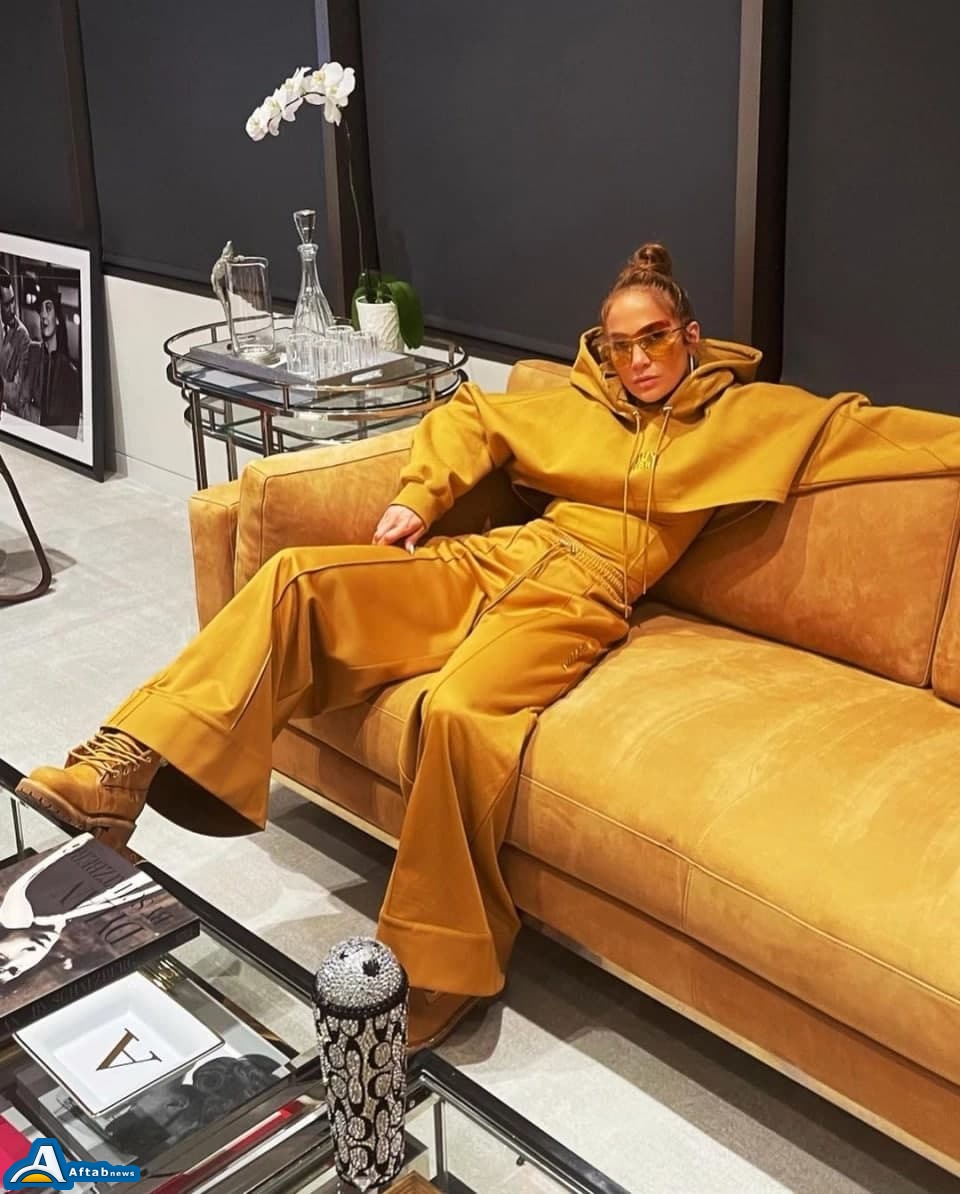 عکس| جنیفر لوپز با لباس رنگ سال ۲۰۲۱ عکس| جنیفر لوپز با لباس رنگ سال ۲۰۲۱