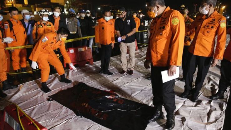 محل سقوط هواپیمای مسافربری اندونزی شناسایی شد