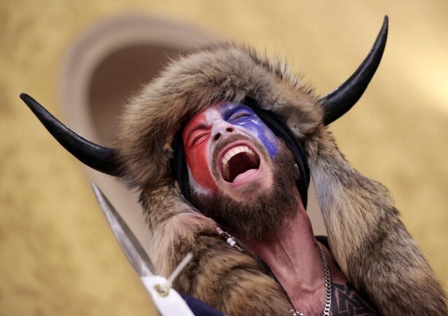 بازداشت تمام چهرههای مشهور در حمله به کنگره آمریکا بازداشت تمام چهرههای مشهور در حمله به کنگره آمریکا