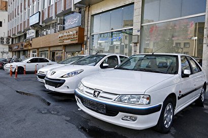 آخرین قیمتها در بازار خودرو /پژو پارس اتوماتیک ۳۱۰ میلیون تومان شد آخرین قیمتها در بازار خودرو /پژو پارس اتوماتیک ۳۱۰ میلیون تومان شد