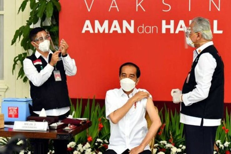 رئیس‌جمهور اندونزی هم واکسن چینی زد/عکس