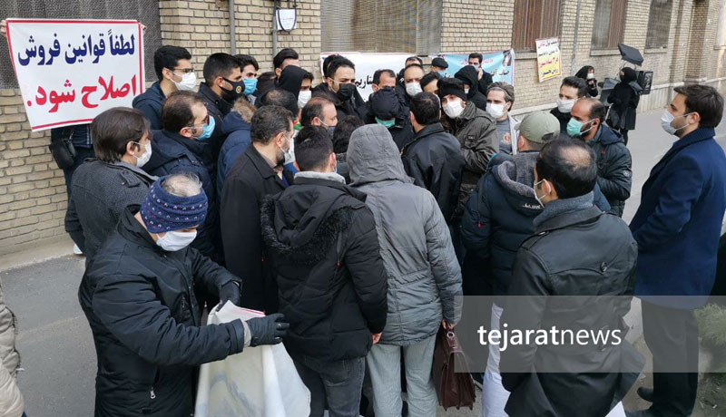 «شاهین» به بازار نرسیده حاشیهساز شد / تجمع حوالهداران شاهین: سایپا فریبمان داد! «شاهین» به بازار نرسیده حاشیهساز شد / تجمع حوالهداران شاهین: سایپا فریبمان داد!