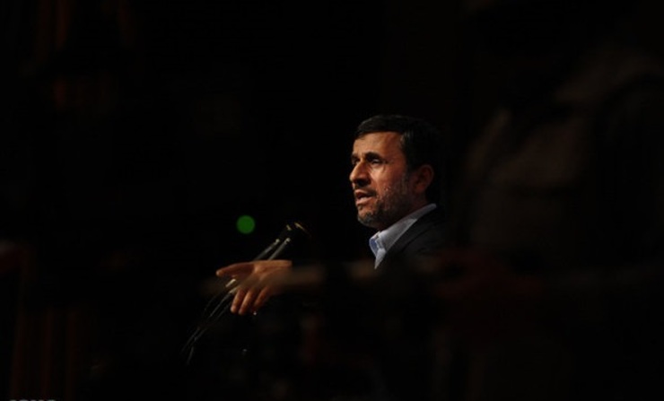 احمدی‌نژاد خود را برای حضور در انتخابات 1400 آماده می‌کند