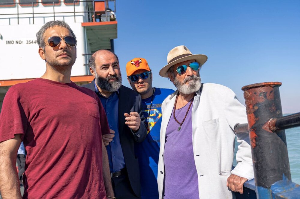 اولین تصاویر از «خوب، بد، جلف؛‌ رادیو اکتیو»/عوامل سریال در راه قشم