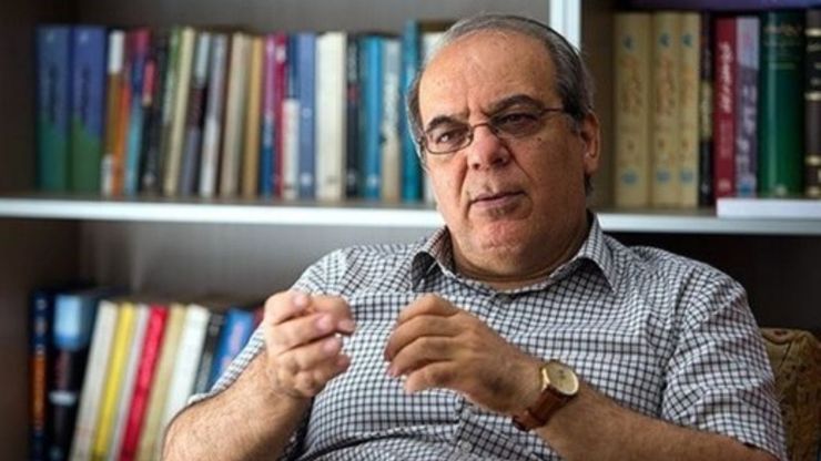 کنایه عباس عبدی به کدخدایی: تا حالا می‌گفتند قاتل‌ها را اعدام می‌کنند، نگو در انتخابات شرکت می‌کردند