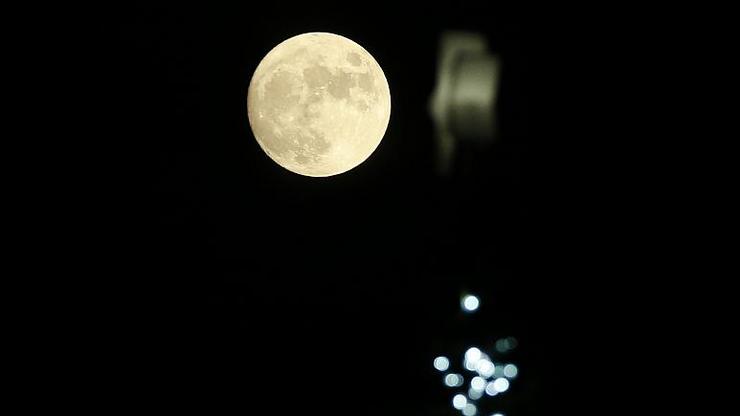 ماه سرد با هاله نارنجی؛ آخرین ماه کامل سال ۲۰۲۰ را کی و چطور ببینیم؟