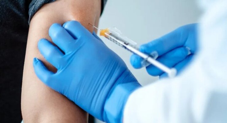 توزیع و تزریق واکسن کرونا از طریق شبکه بهداشت/ هنوز اولویت‌ها مشخص نیست