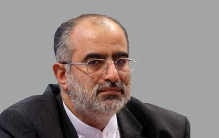 حسام الدین آشنا خطاب به حمله‌کنندگان به ظریف؛ در عزای ترامپ گریبان می‌درید